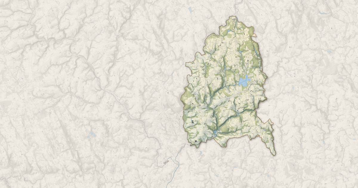 Portrait cartographique de Priziac : relief, eau, forêts, bâti et voies, calculés à partir des données de l'IGN