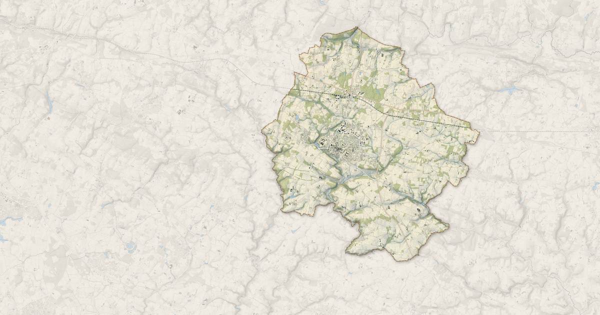 Portrait cartographique de Questembert : relief, eau, forêts, bâti et voies, calculés à partir des données de l'IGN