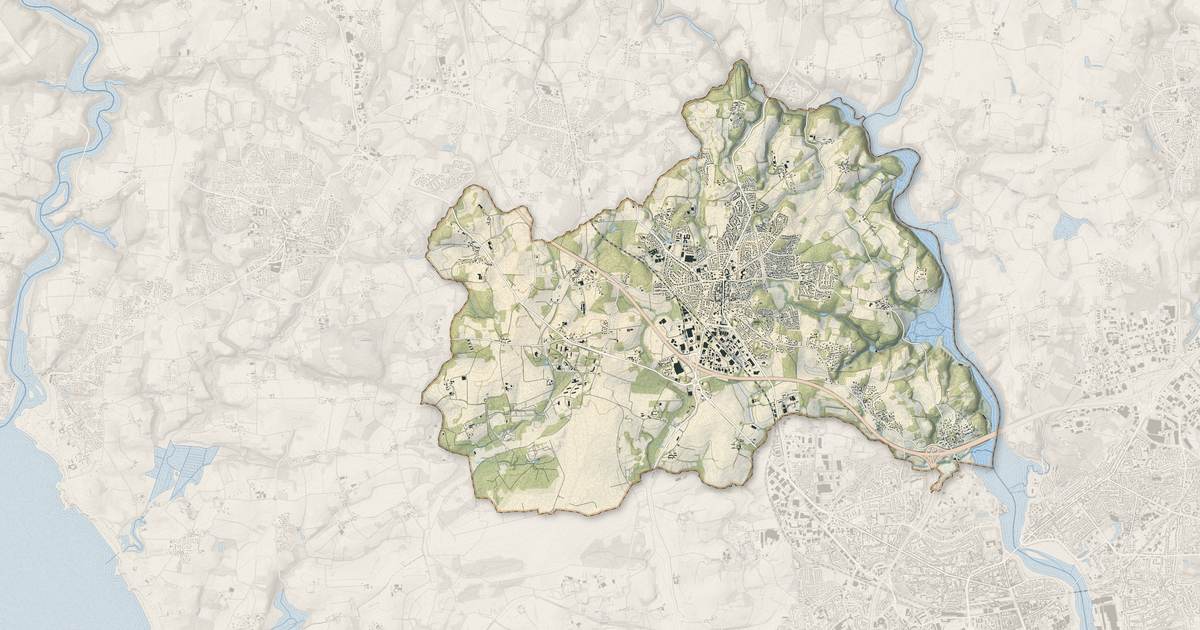 Portrait cartographique de Quéven : relief, eau, forêts, bâti et voies, calculés à partir des données de l'IGN