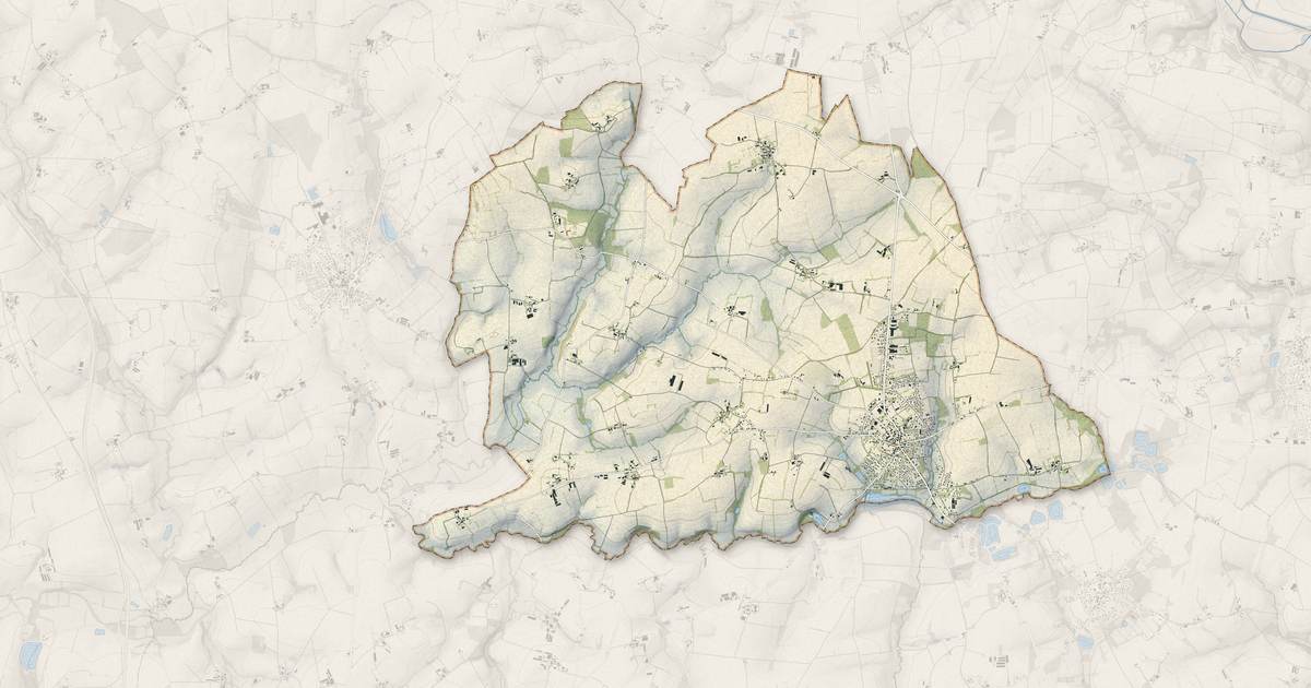 Portrait cartographique de Réguiny : relief, eau, forêts, bâti et voies, calculés à partir des données de l'IGN