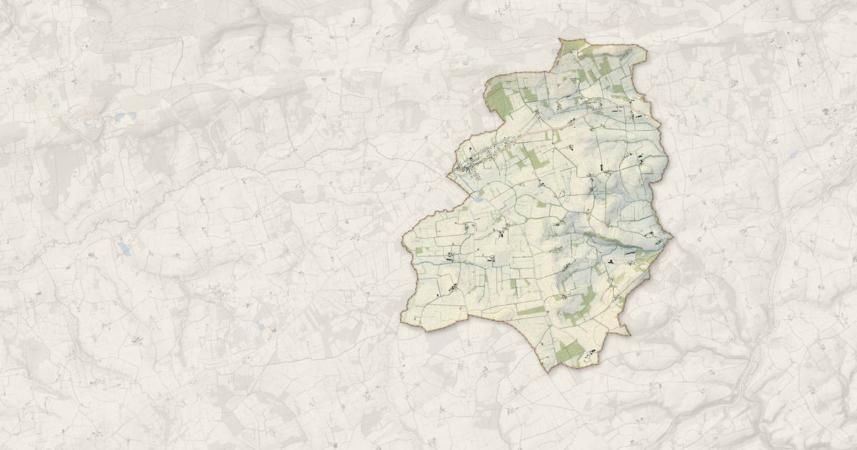 Portrait cartographique de Roudouallec : relief, eau, forêts, bâti et voies, calculés à partir des données de l'IGN