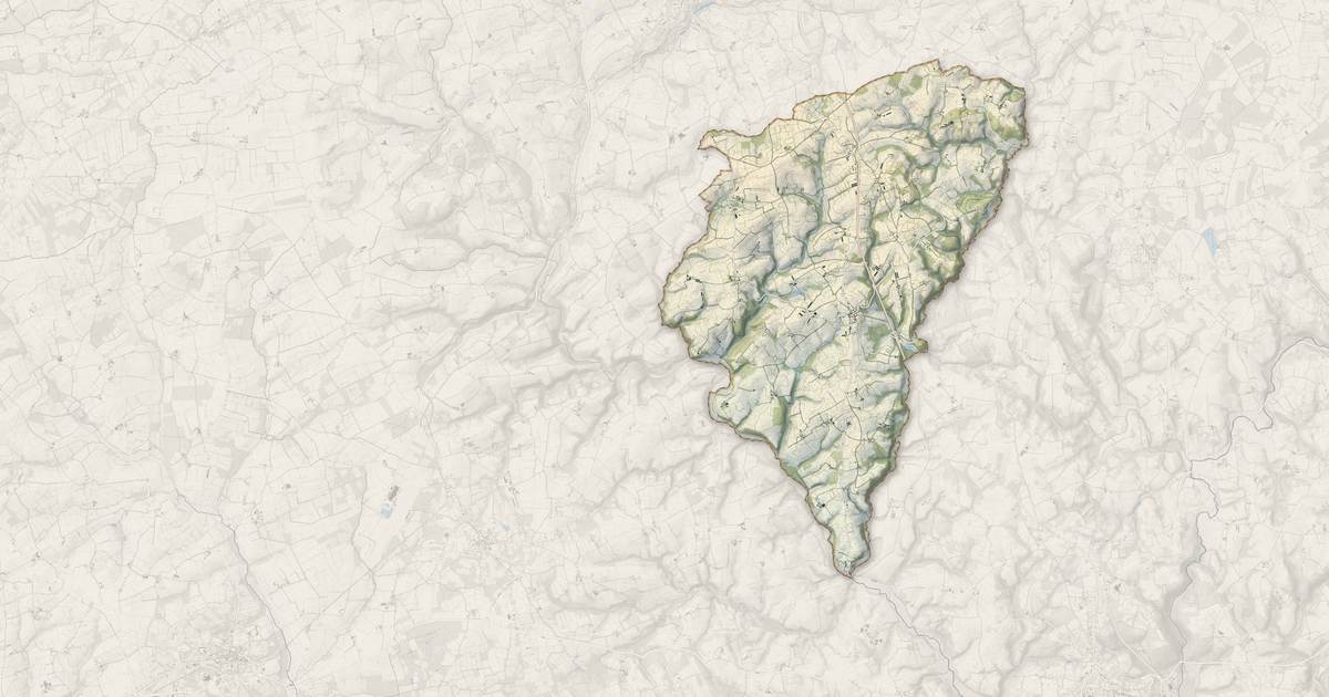 Portrait cartographique de Le Saint : relief, eau, forêts, bâti et voies, calculés à partir des données de l'IGN
