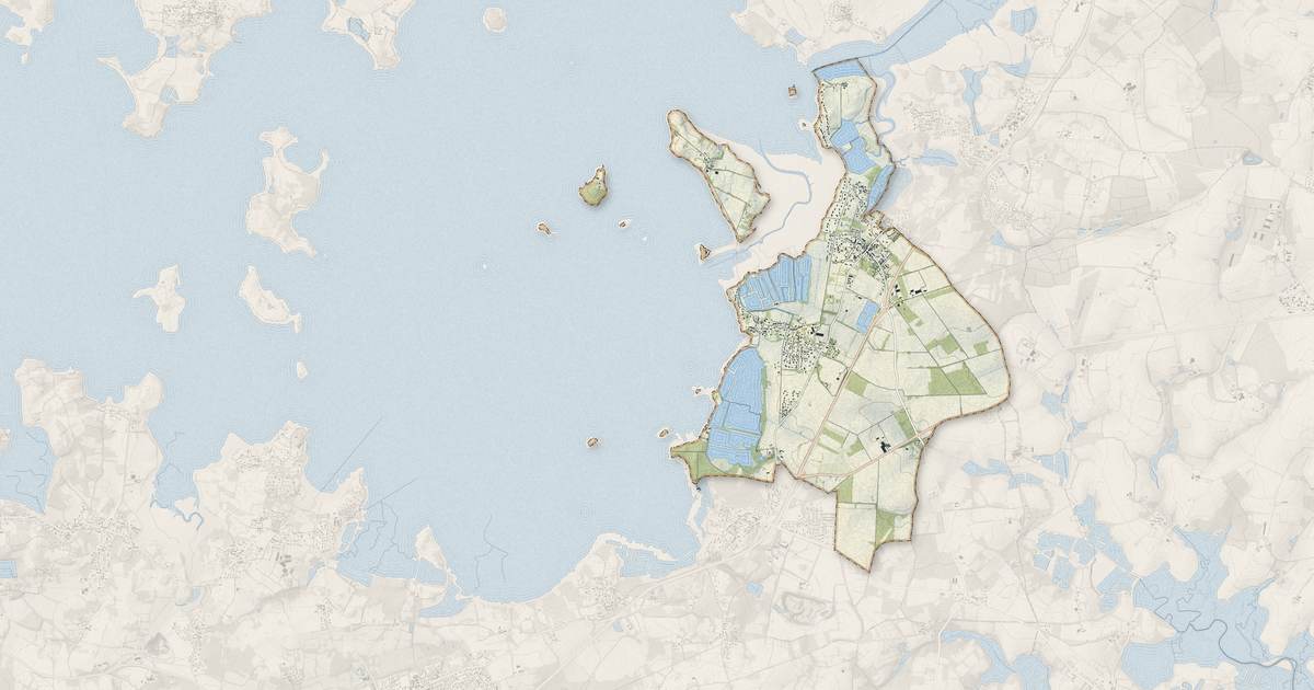 Portrait cartographique de Saint-Armel : relief, eau, forêts, bâti et voies, calculés à partir des données de l'IGN
