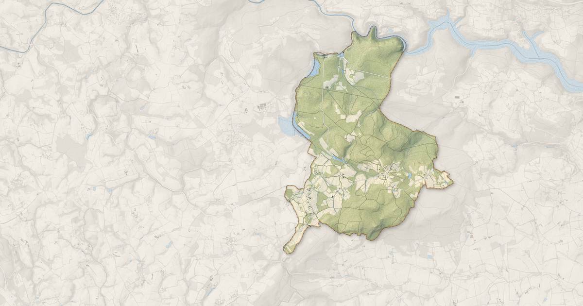 Portrait cartographique de Sainte-Brigitte : relief, eau, forêts, bâti et voies, calculés à partir des données de l'IGN