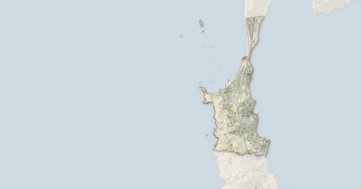 Portrait cartographique de Saint-Pierre-Quiberon : relief, eau, forêts, bâti et voies, calculés à partir des données de l'IGN