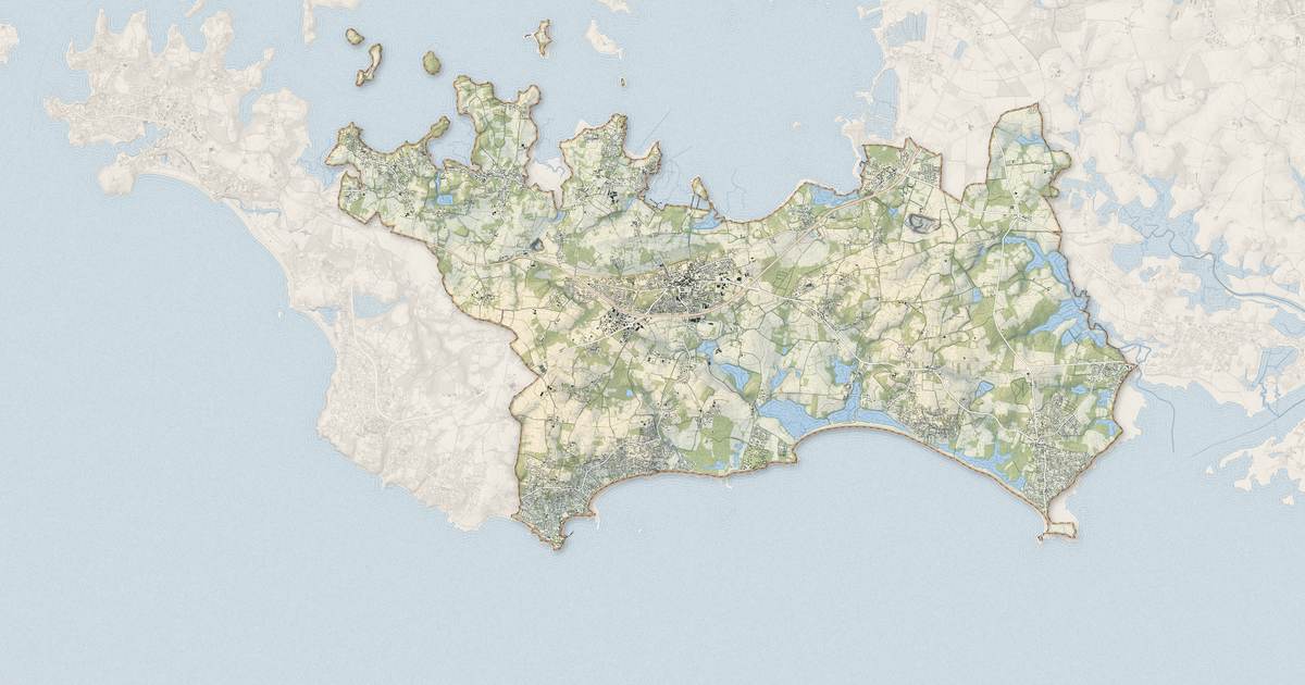 Portrait cartographique de Sarzeau : relief, eau, forêts, bâti et voies, calculés à partir des données de l'IGN