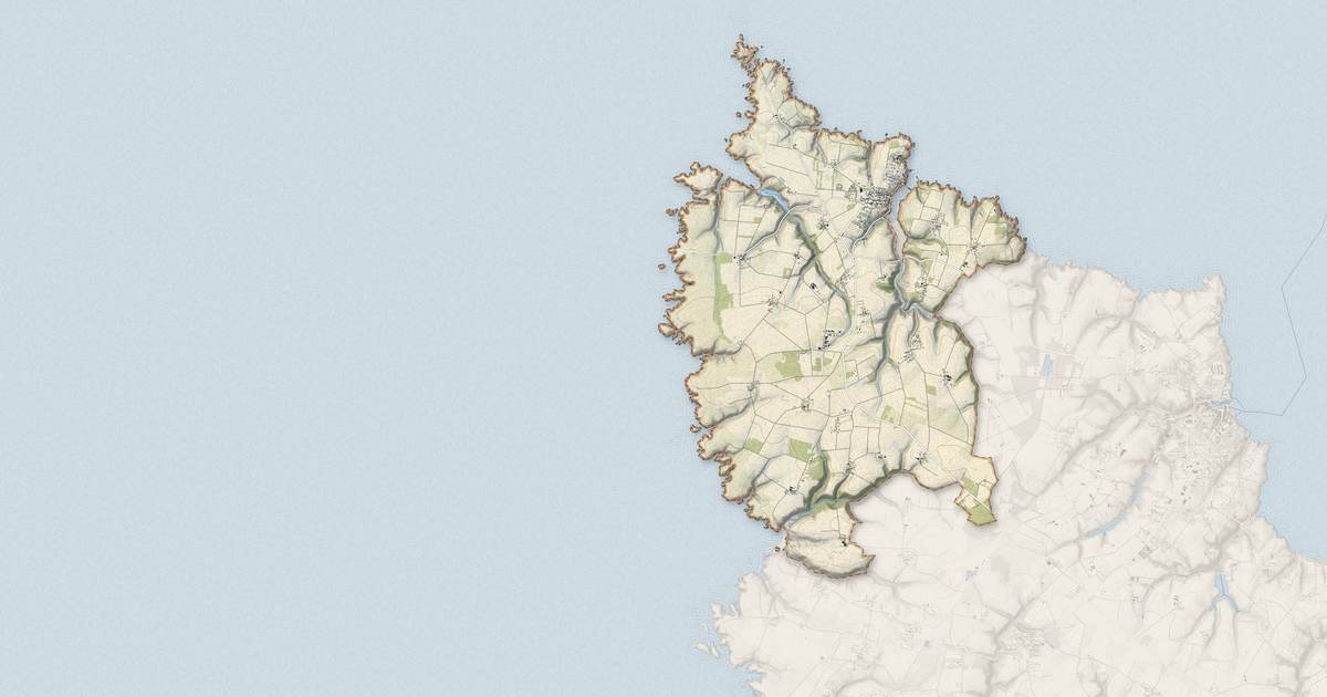 Portrait cartographique de Sauzon : relief, eau, forêts, bâti et voies, calculés à partir des données de l'IGN