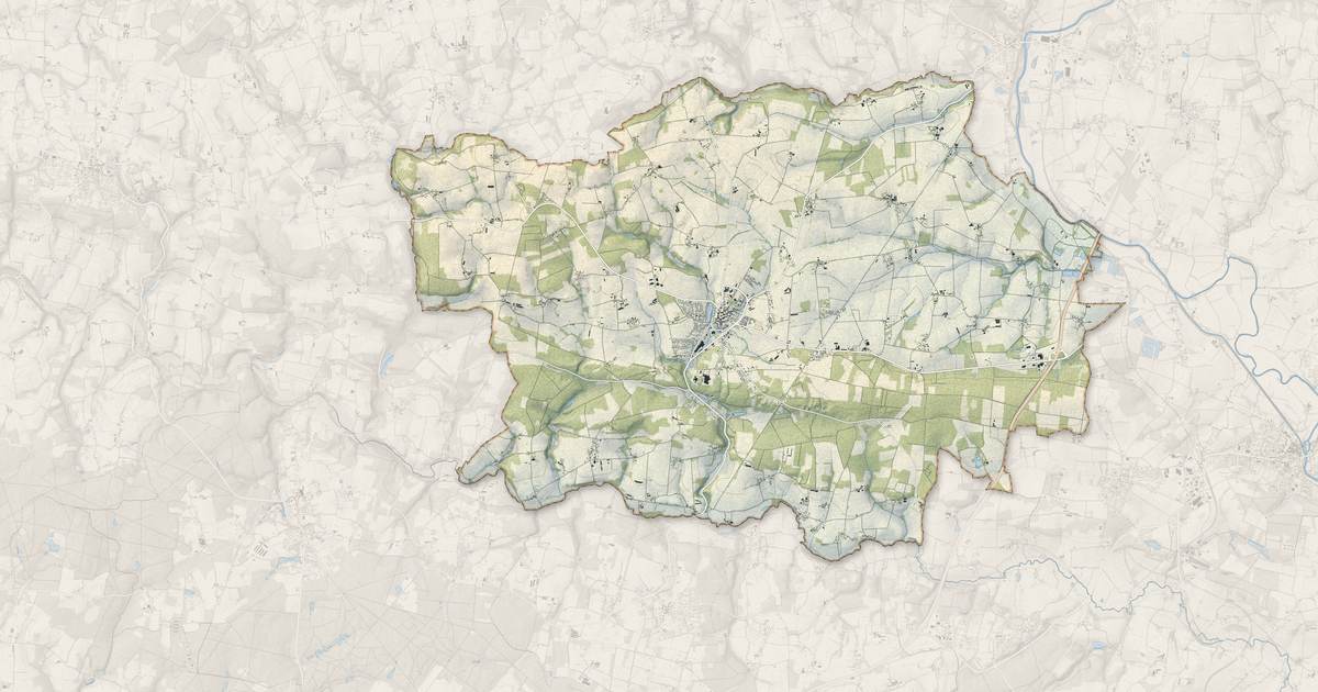 Portrait cartographique de Sérent : relief, eau, forêts, bâti et voies, calculés à partir des données de l'IGN