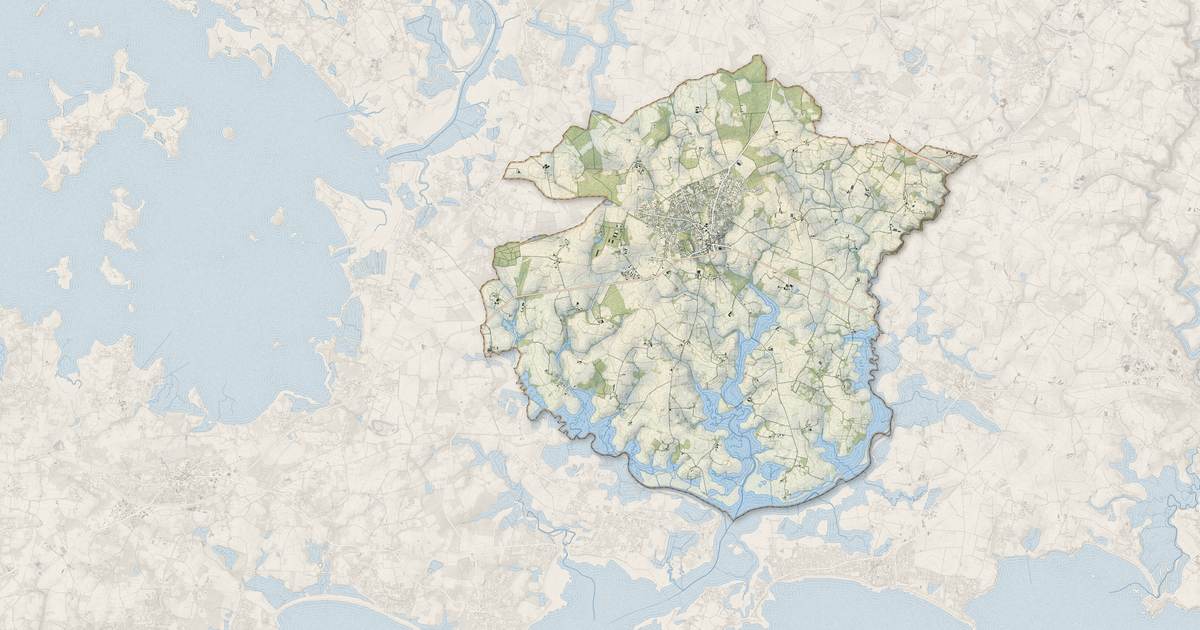 Portrait cartographique de Surzur : relief, eau, forêts, bâti et voies, calculés à partir des données de l'IGN