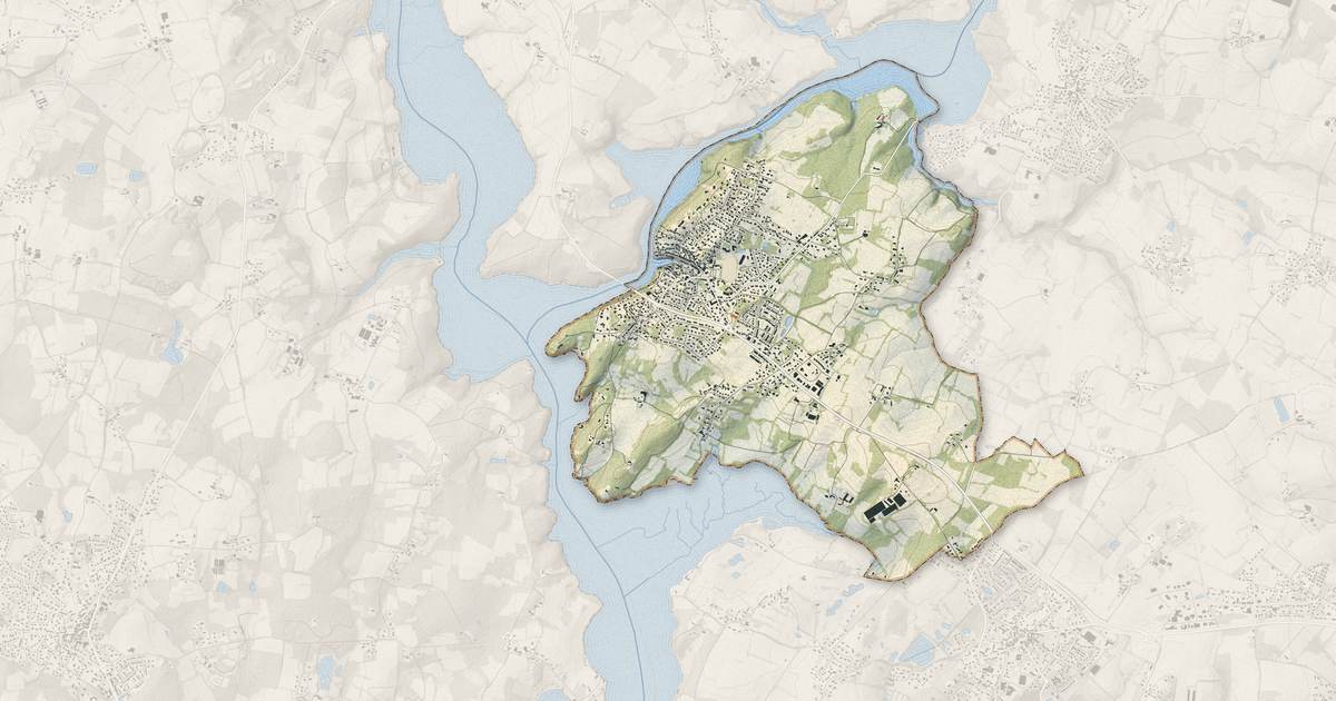 Portrait cartographique de Le Bono : relief, eau, forêts, bâti et voies, calculés à partir des données de l'IGN
