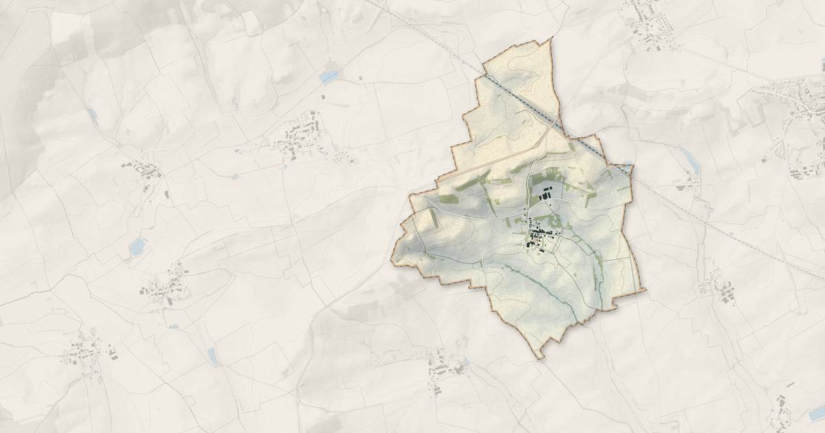 Portrait cartographique de Achain : relief, eau, forêts, bâti et voies, calculés à partir des données de l'IGN