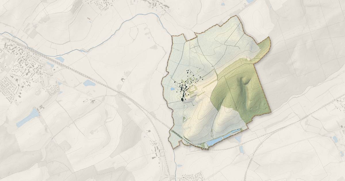 Portrait cartographique de Adaincourt : relief, eau, forêts, bâti et voies, calculés à partir des données de l'IGN