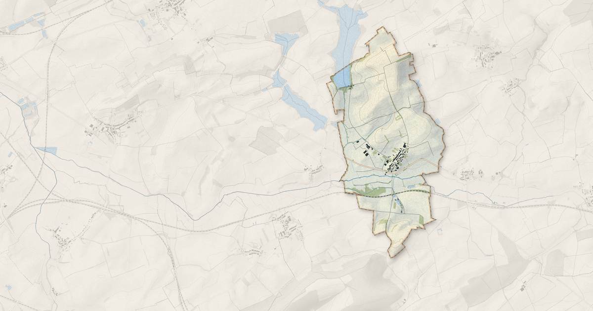 Portrait cartographique de Arraincourt : relief, eau, forêts, bâti et voies, calculés à partir des données de l'IGN