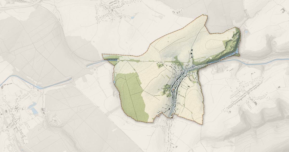 Portrait cartographique de Arzviller : relief, eau, forêts, bâti et voies, calculés à partir des données de l'IGN
