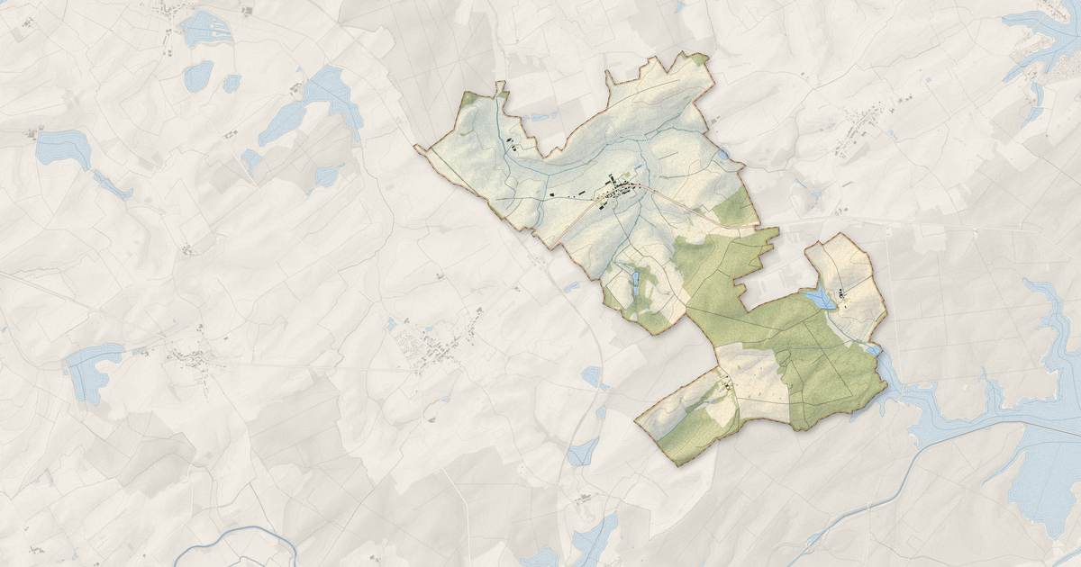 Portrait cartographique de Azoudange : relief, eau, forêts, bâti et voies, calculés à partir des données de l'IGN