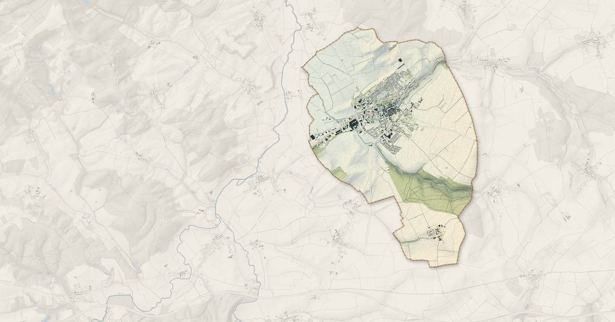 Portrait cartographique de Boulay-Moselle : relief, eau, forêts, bâti et voies, calculés à partir des données de l'IGN