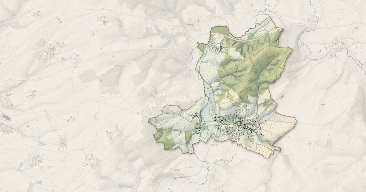 Portrait cartographique de Courcelles-Chaussy : relief, eau, forêts, bâti et voies, calculés à partir des données de l'IGN