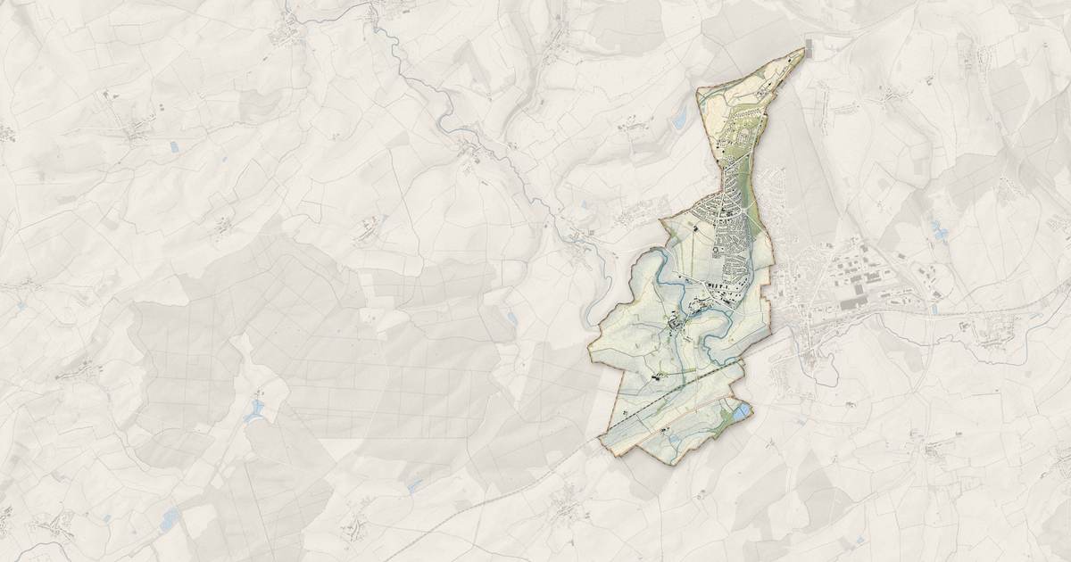 Portrait cartographique de Créhange : relief, eau, forêts, bâti et voies, calculés à partir des données de l'IGN