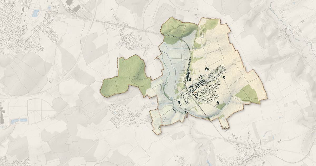 Portrait cartographique de Distroff : relief, eau, forêts, bâti et voies, calculés à partir des données de l'IGN