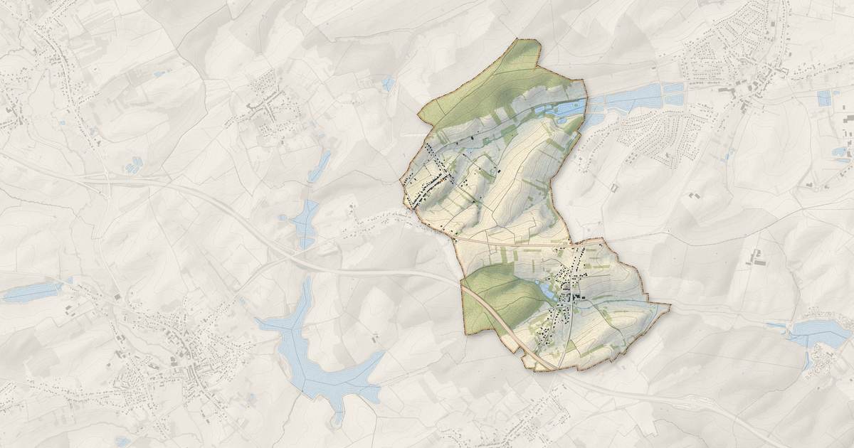 Portrait cartographique de Ernestviller : relief, eau, forêts, bâti et voies, calculés à partir des données de l'IGN