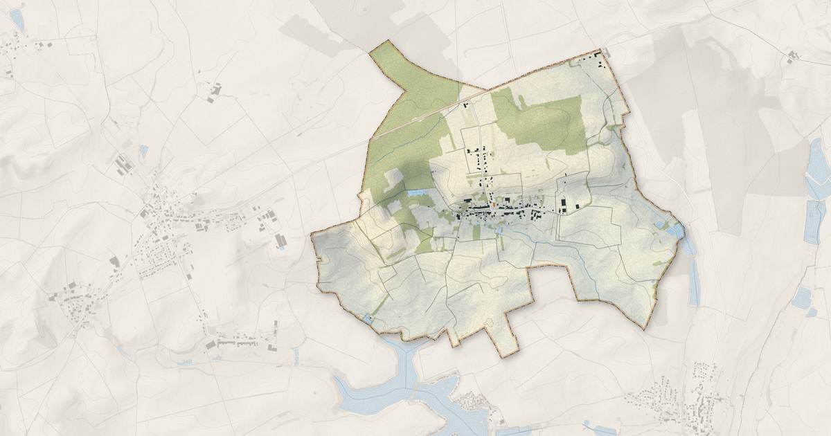 Portrait cartographique de Erstroff : relief, eau, forêts, bâti et voies, calculés à partir des données de l'IGN
