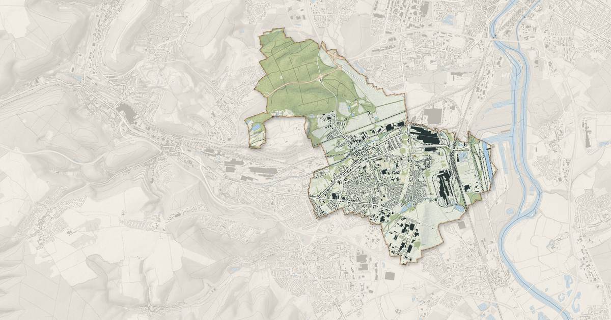 Portrait cartographique de Florange : relief, eau, forêts, bâti et voies, calculés à partir des données de l'IGN