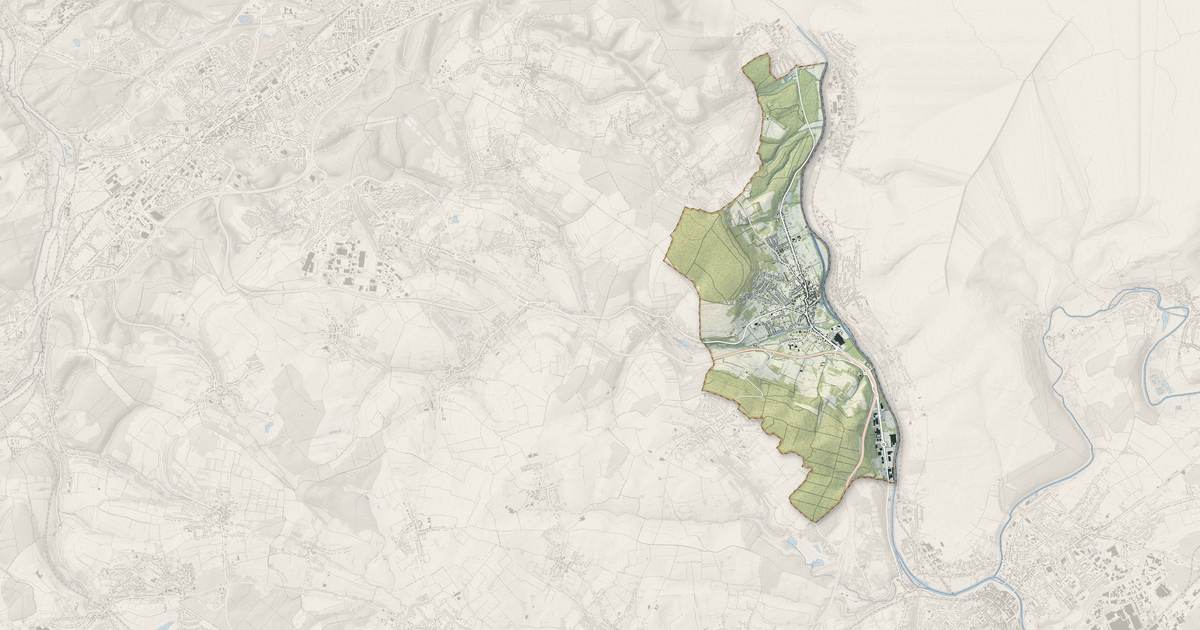 Portrait cartographique de Grosbliederstroff : relief, eau, forêts, bâti et voies, calculés à partir des données de l'IGN