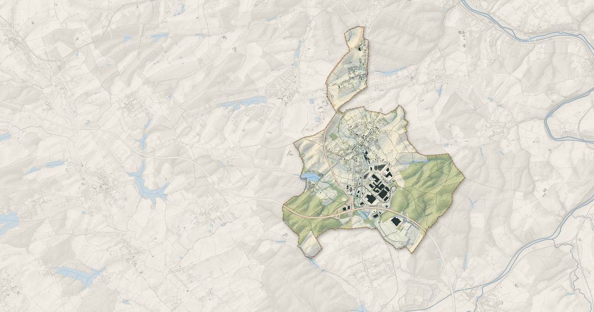 Portrait cartographique de Hambach : relief, eau, forêts, bâti et voies, calculés à partir des données de l'IGN