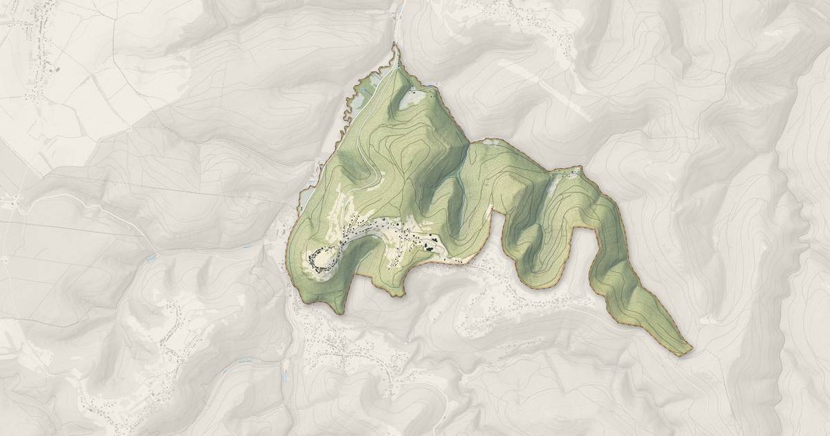 Portrait cartographique de Haselbourg : relief, eau, forêts, bâti et voies, calculés à partir des données de l'IGN