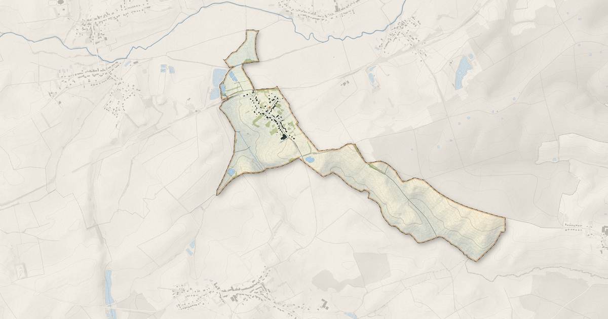 Portrait cartographique de Hazembourg : relief, eau, forêts, bâti et voies, calculés à partir des données de l'IGN