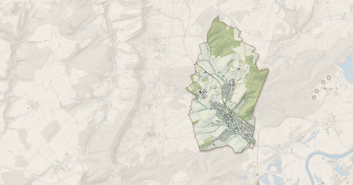 Portrait cartographique de Hettange-Grande : relief, eau, forêts, bâti et voies, calculés à partir des données de l'IGN