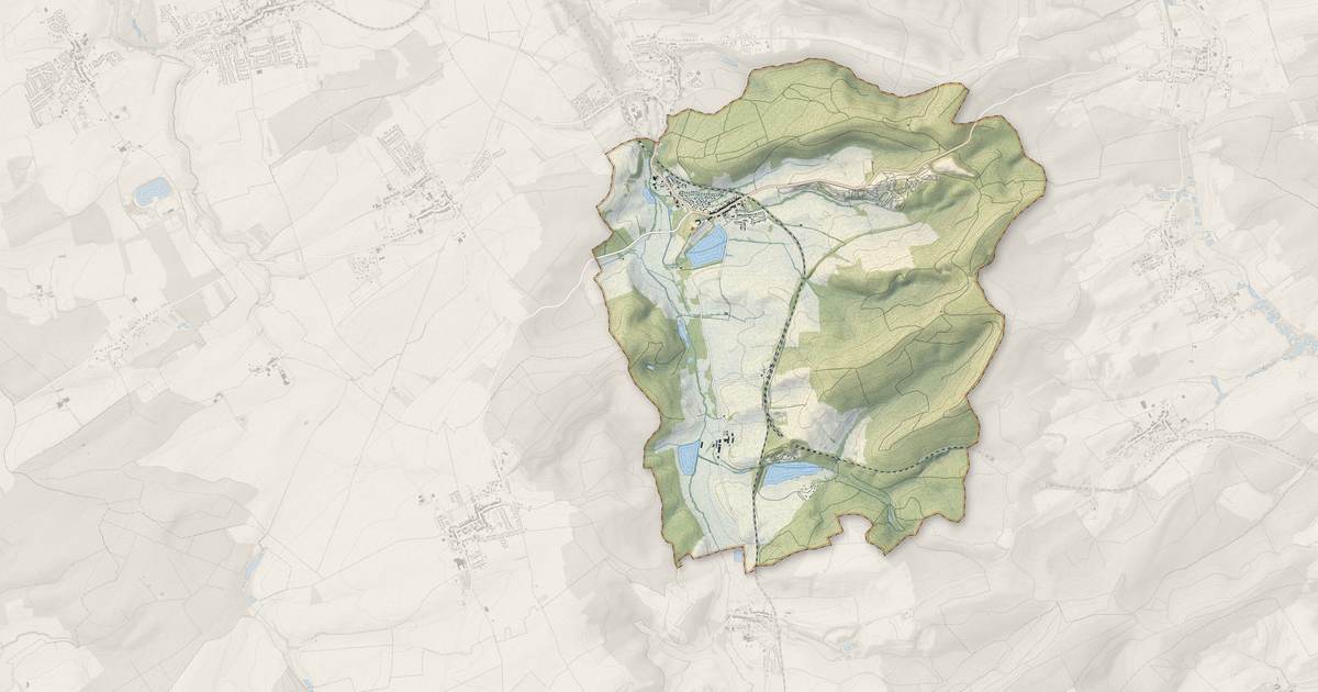Portrait cartographique de Hombourg-Budange : relief, eau, forêts, bâti et voies, calculés à partir des données de l'IGN