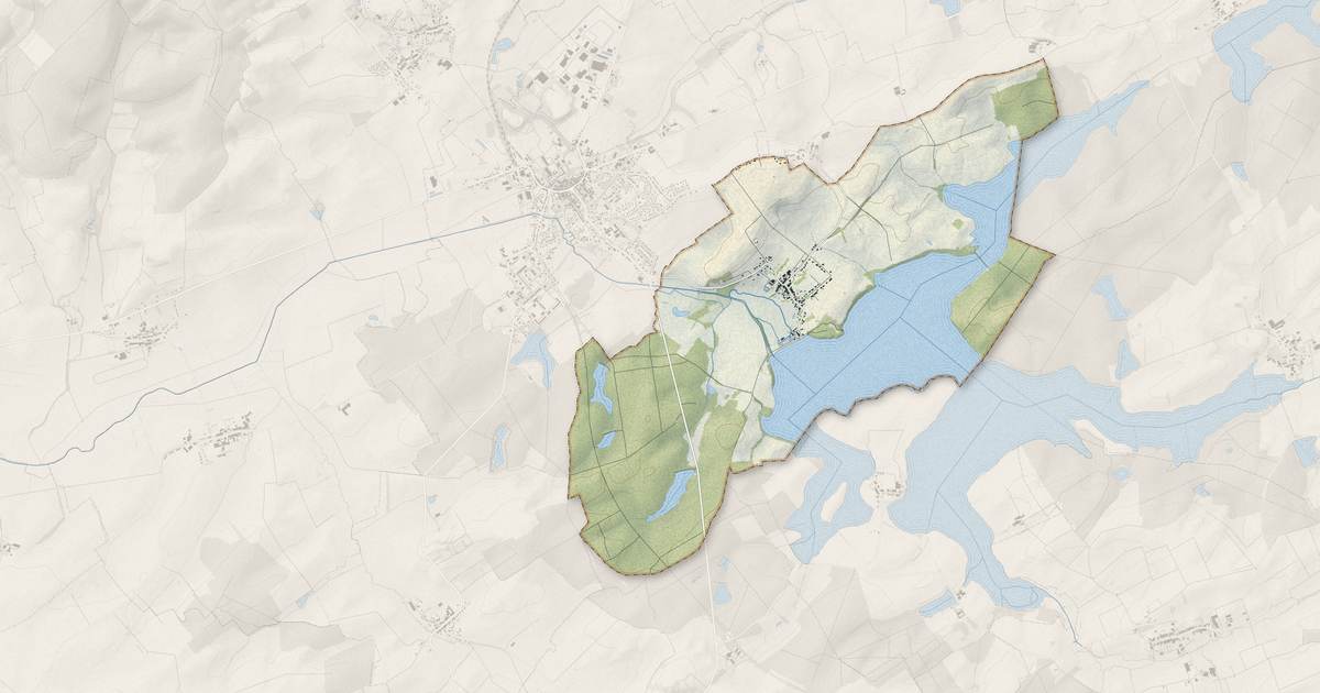 Portrait cartographique de Lindre-Basse : relief, eau, forêts, bâti et voies, calculés à partir des données de l'IGN