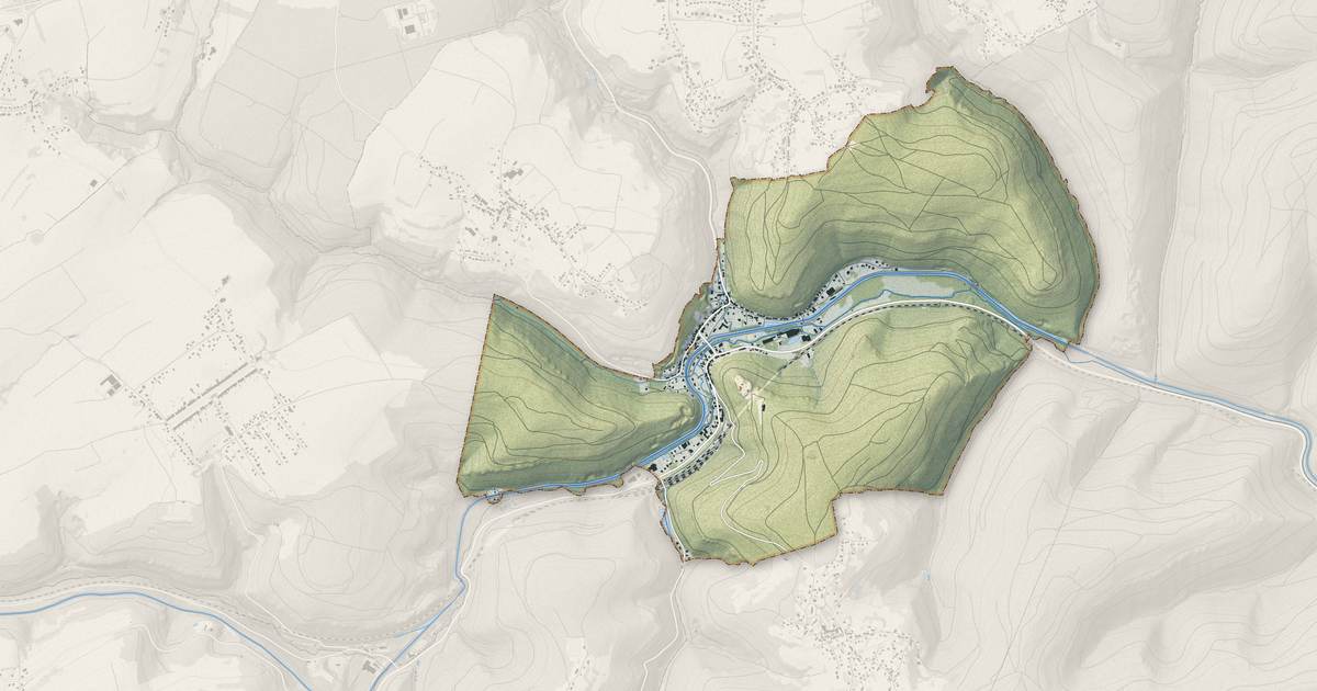 Portrait cartographique de Lutzelbourg : relief, eau, forêts, bâti et voies, calculés à partir des données de l'IGN