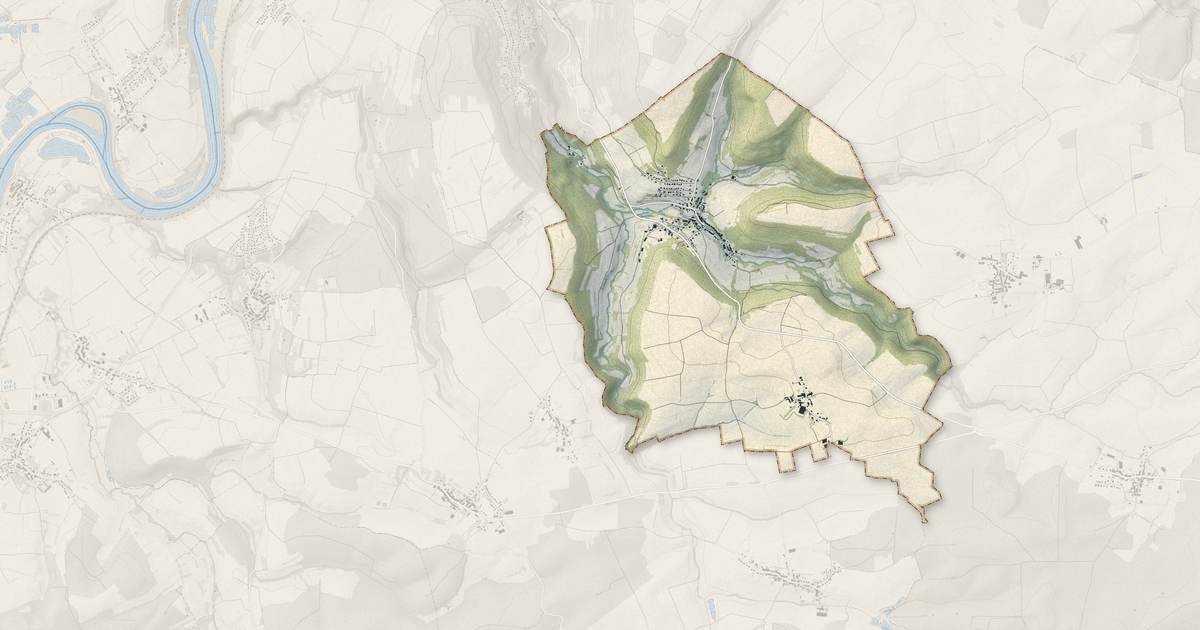 Portrait cartographique de Montenach : relief, eau, forêts, bâti et voies, calculés à partir des données de l'IGN