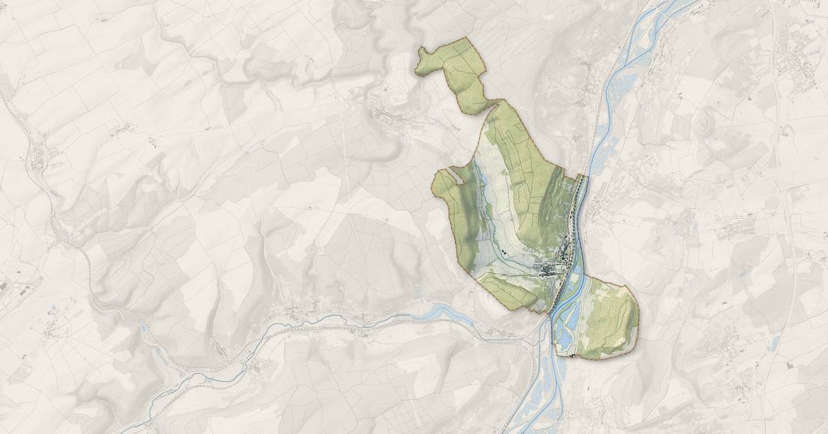 Portrait cartographique de Novéant-sur-Moselle : relief, eau, forêts, bâti et voies, calculés à partir des données de l'IGN