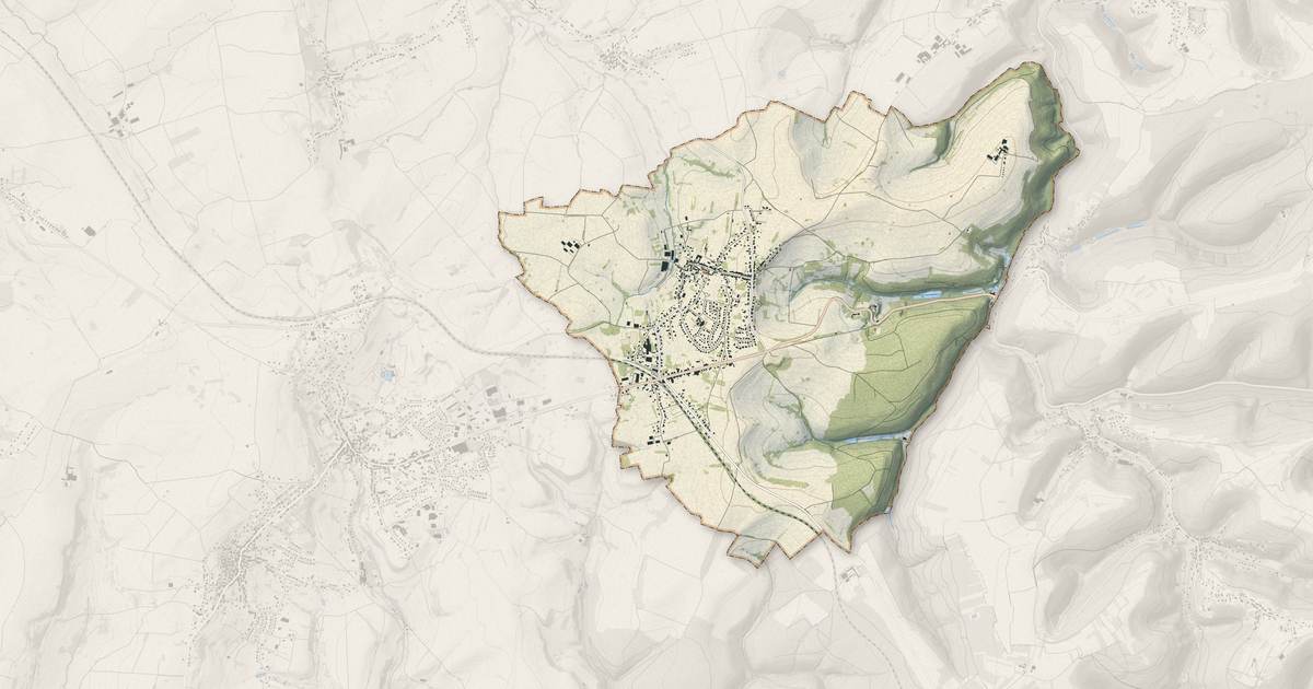 Portrait cartographique de Petit-Réderching : relief, eau, forêts, bâti et voies, calculés à partir des données de l'IGN