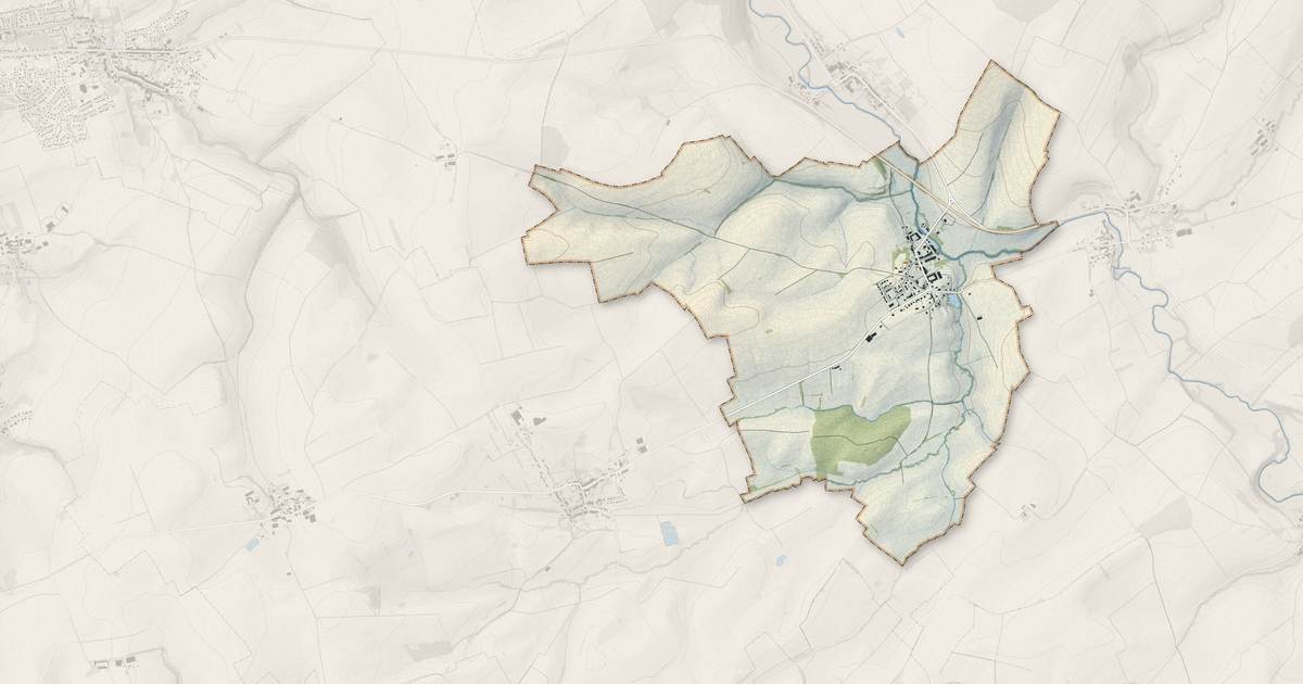 Portrait cartographique de Raville : relief, eau, forêts, bâti et voies, calculés à partir des données de l'IGN