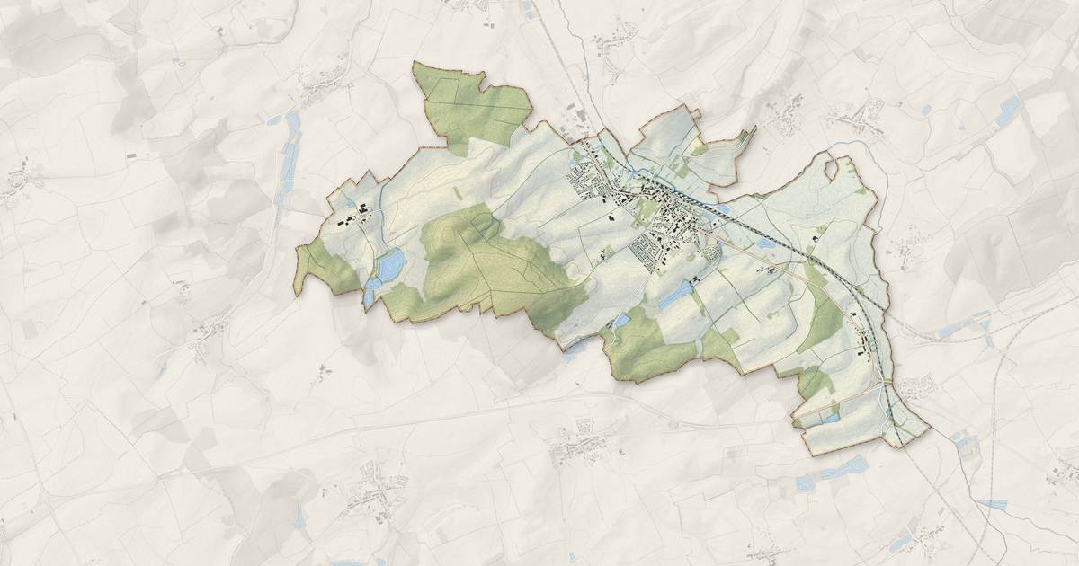 Portrait cartographique de Rémilly : relief, eau, forêts, bâti et voies, calculés à partir des données de l'IGN