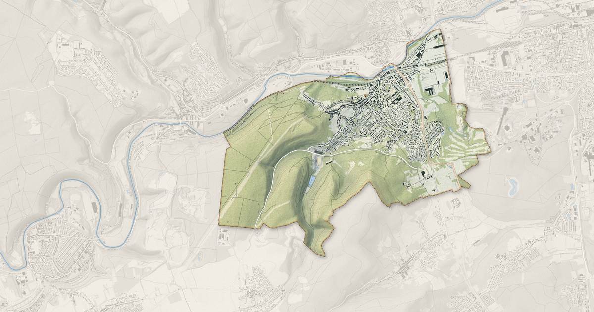 Portrait cartographique de Rombas : relief, eau, forêts, bâti et voies, calculés à partir des données de l'IGN