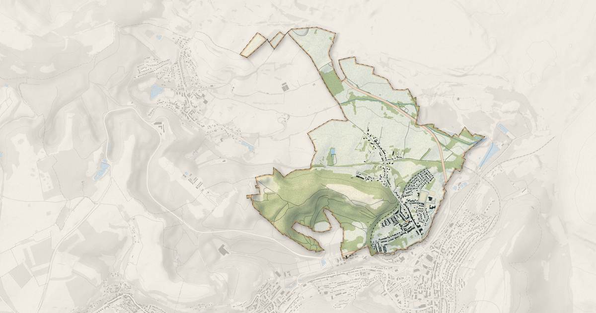 Portrait cartographique de Russange : relief, eau, forêts, bâti et voies, calculés à partir des données de l'IGN