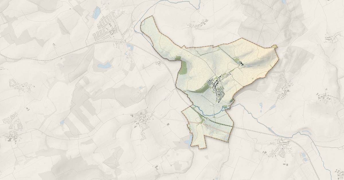 Portrait cartographique de Sanry-sur-Nied : relief, eau, forêts, bâti et voies, calculés à partir des données de l'IGN