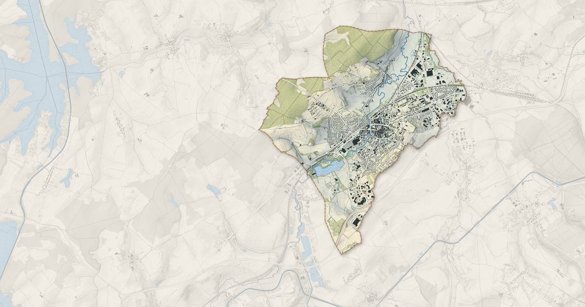 Portrait cartographique de Sarrebourg : relief, eau, forêts, bâti et voies, calculés à partir des données de l'IGN