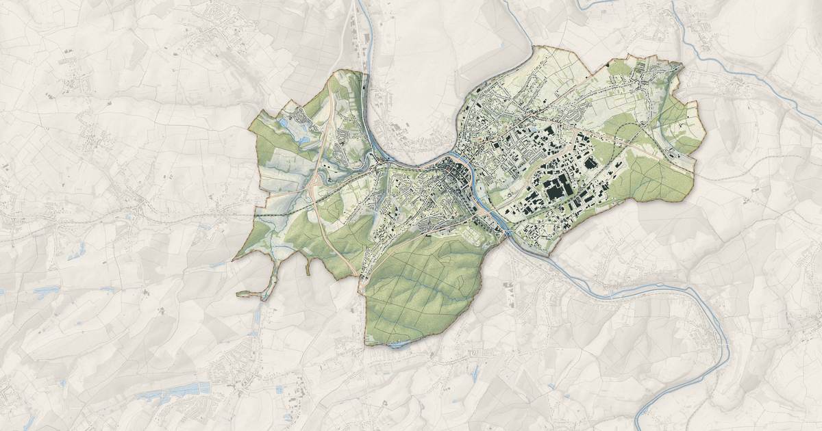 Portrait cartographique de Sarreguemines : relief, eau, forêts, bâti et voies, calculés à partir des données de l'IGN
