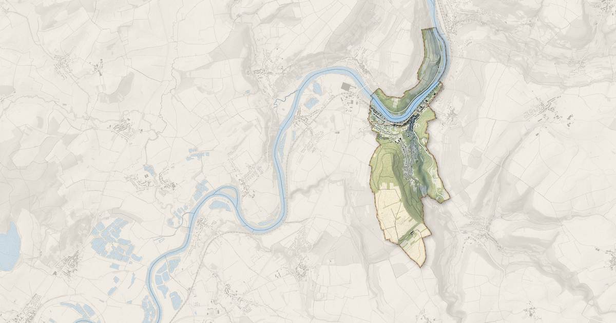 Portrait cartographique de Sierck-les-Bains : relief, eau, forêts, bâti et voies, calculés à partir des données de l'IGN