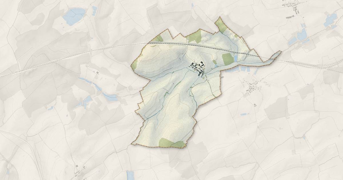 Portrait cartographique de Tragny : relief, eau, forêts, bâti et voies, calculés à partir des données de l'IGN