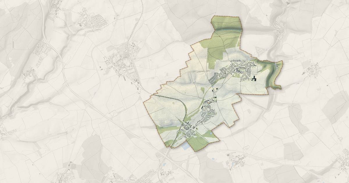 Portrait cartographique de Tressange : relief, eau, forêts, bâti et voies, calculés à partir des données de l'IGN
