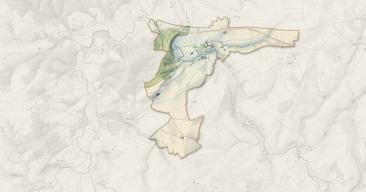 Portrait cartographique de Varize-Vaudoncourt : relief, eau, forêts, bâti et voies, calculés à partir des données de l'IGN