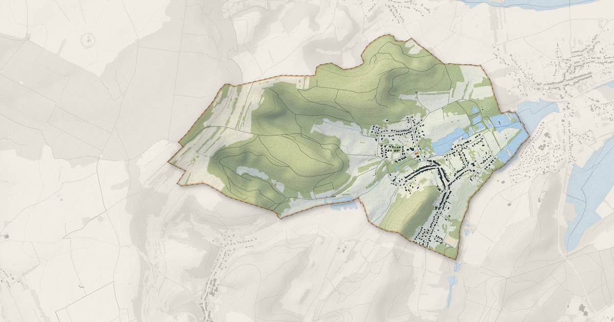 Portrait cartographique de Varsberg : relief, eau, forêts, bâti et voies, calculés à partir des données de l'IGN