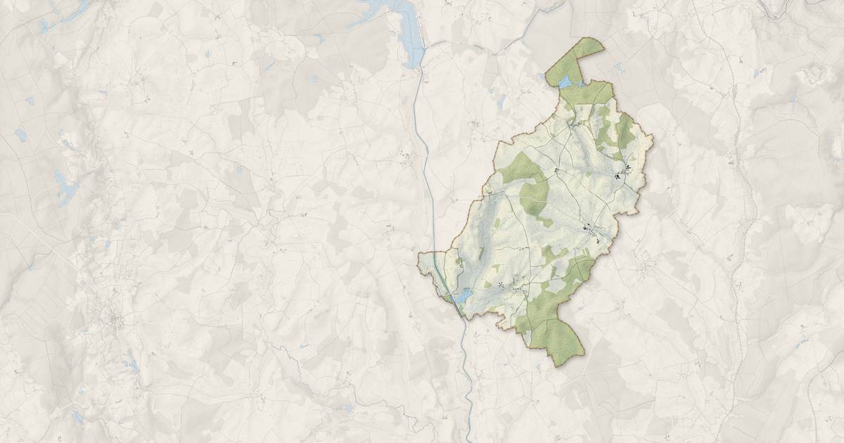 Portrait cartographique de Achun : relief, eau, forêts, bâti et voies, calculés à partir des données de l'IGN